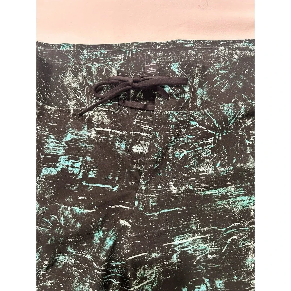 Lululemon Live In Practice Men's 38 Athletic Shorts‎ Black/Green Lace Up